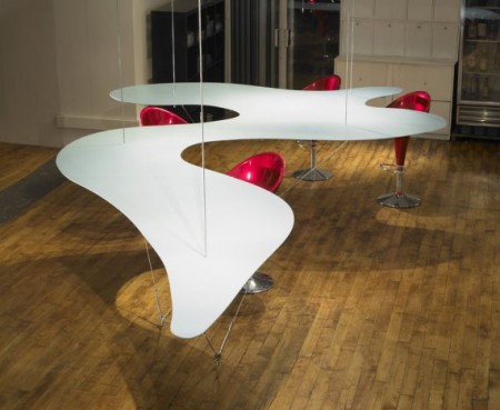 Table suspendue squig bernstein 450x369