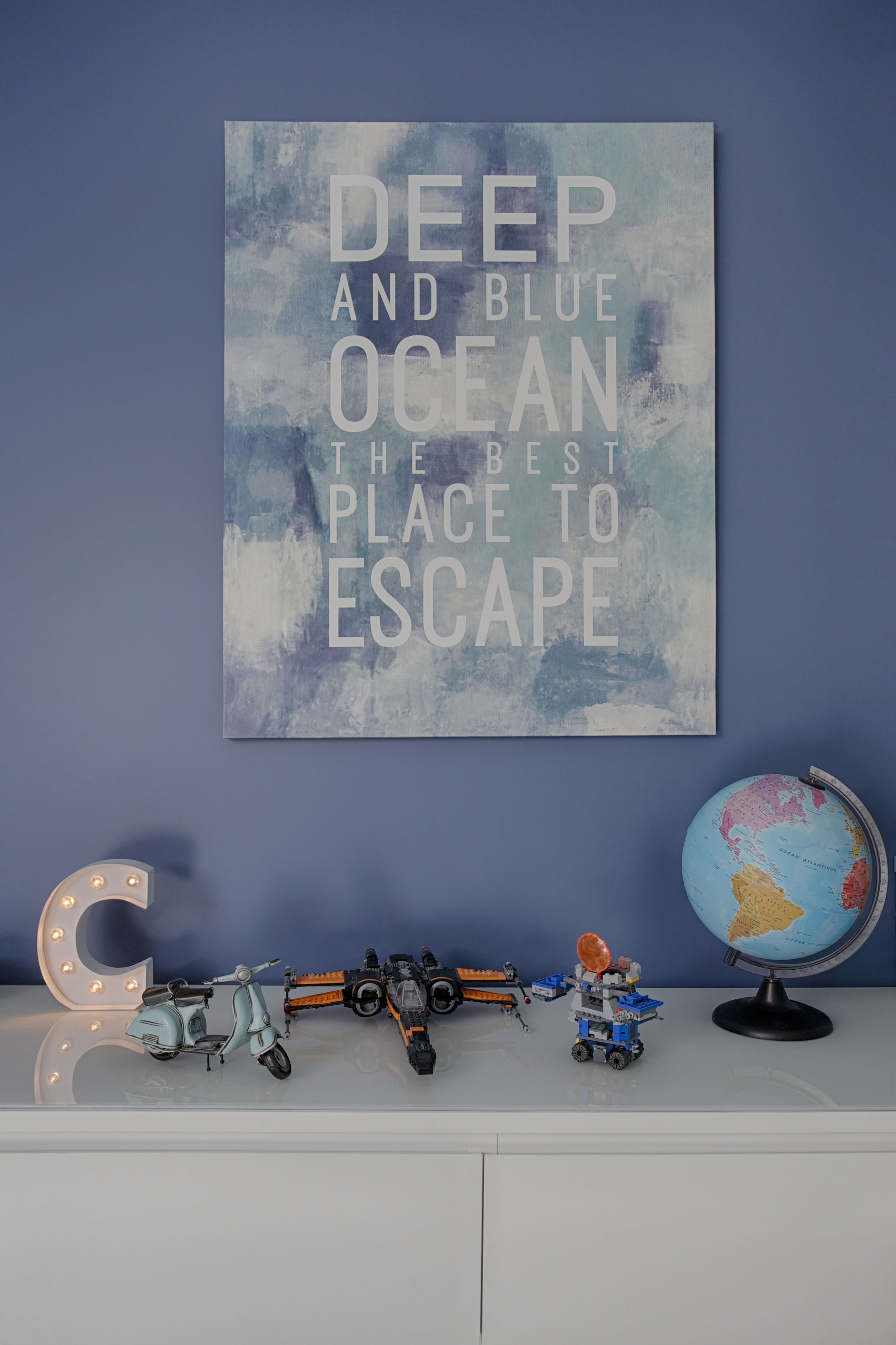 Du bleu en peinture et en tableau pour chambre d'enfant par Peggy Guezello 1001 idées