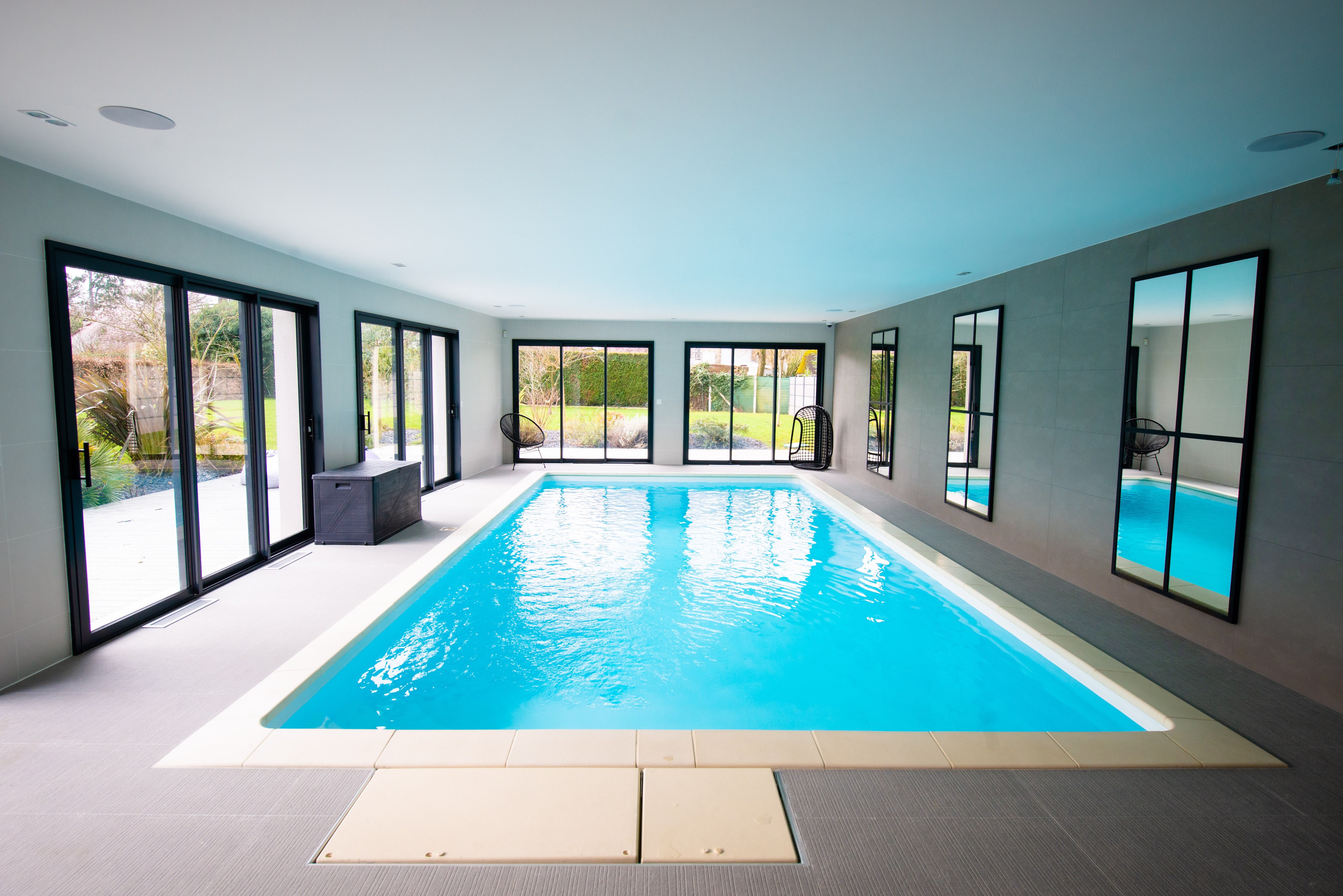 Aménagement intégral d'une villa avec piscine d'intérieur 