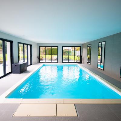 Aménagement intégral d'une villa avec piscine d'intérieur 