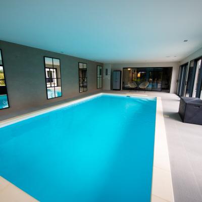 Aménagement intégral d'une villa avec piscine d'intérieur 