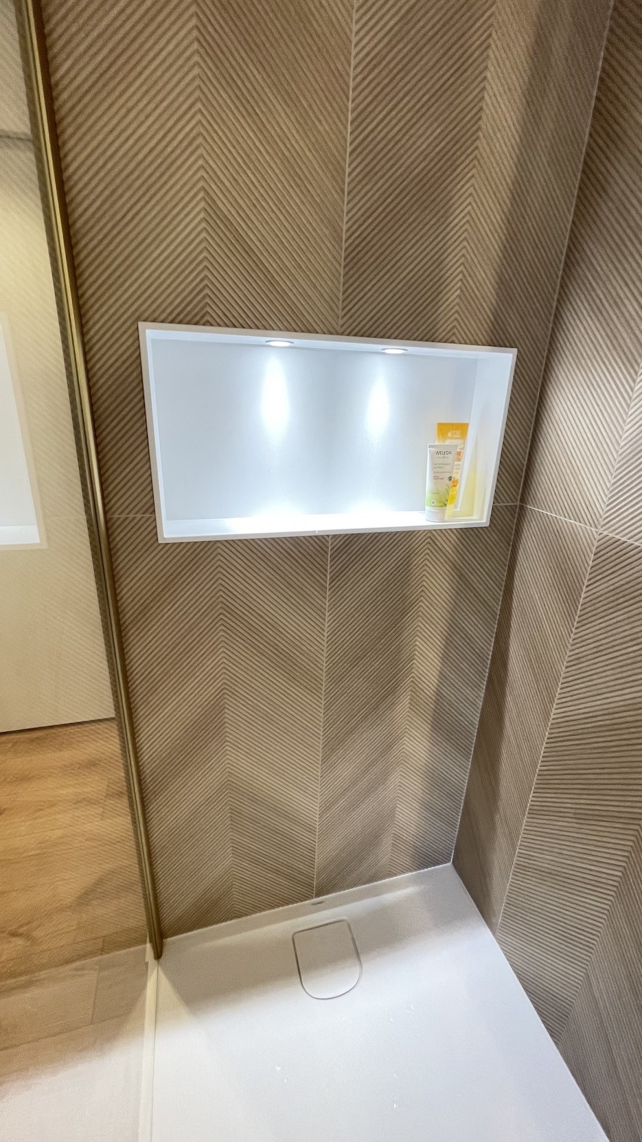 Niche led dans douche xxl