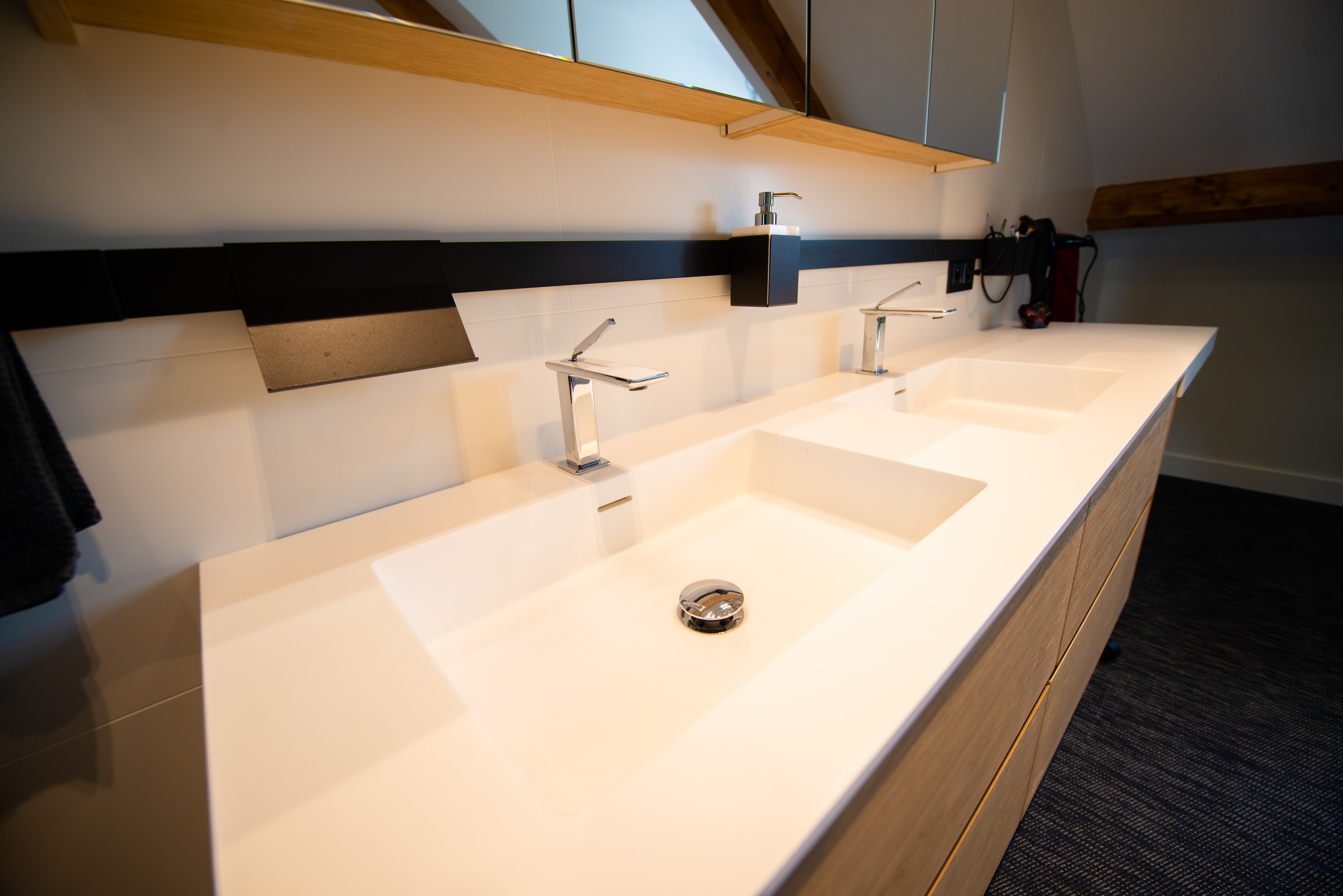 Salle de bains design avec robinet encaste peggy guezello