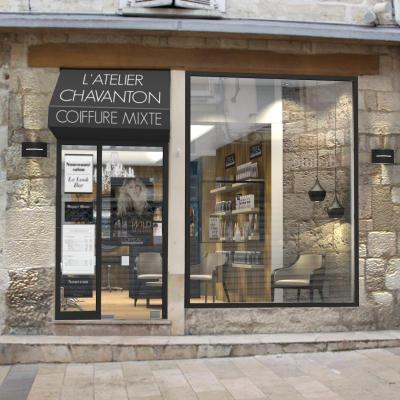 Salon de coiffure chic et moderne: vitrine