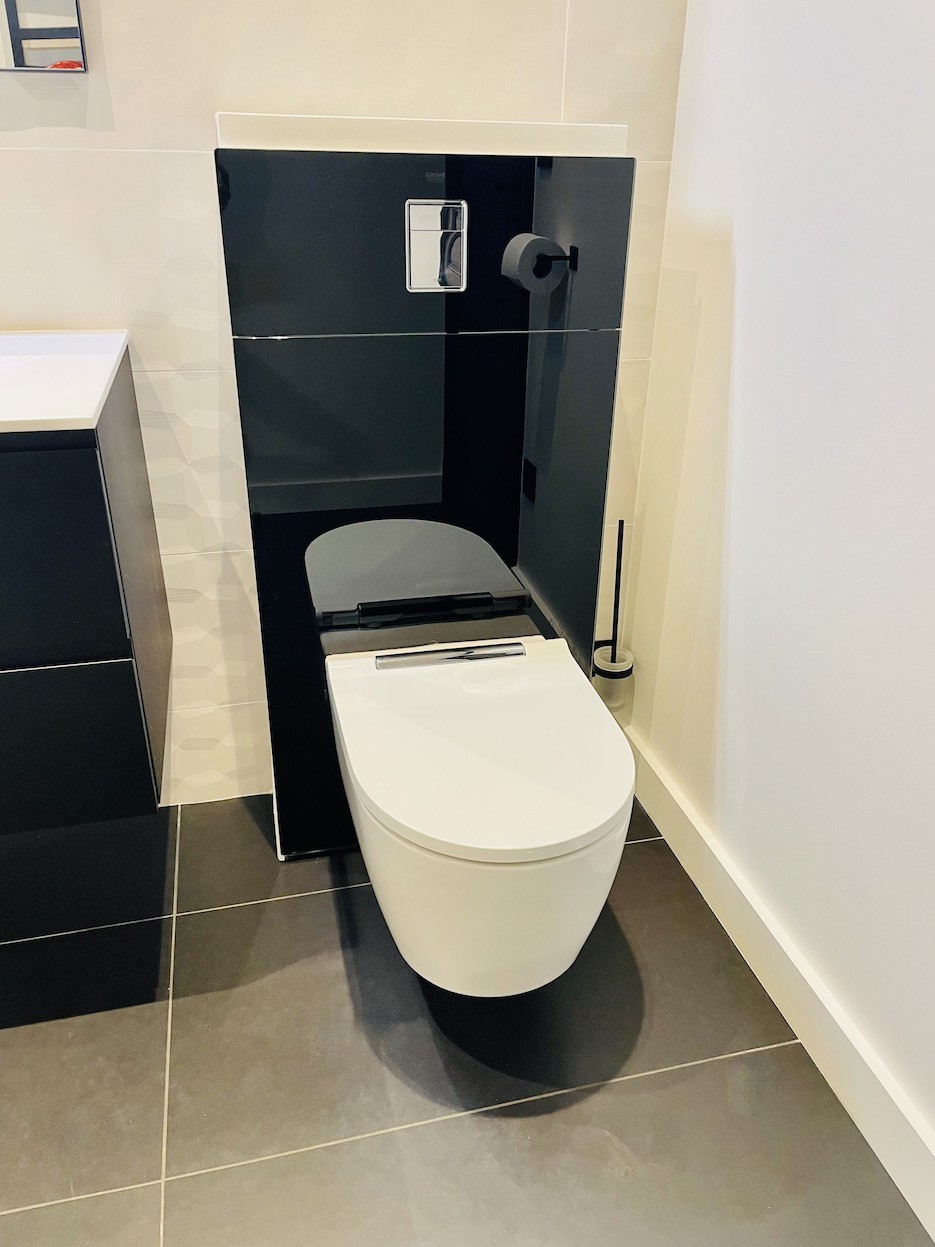 Wc geberit monolithique plus avec verre noir